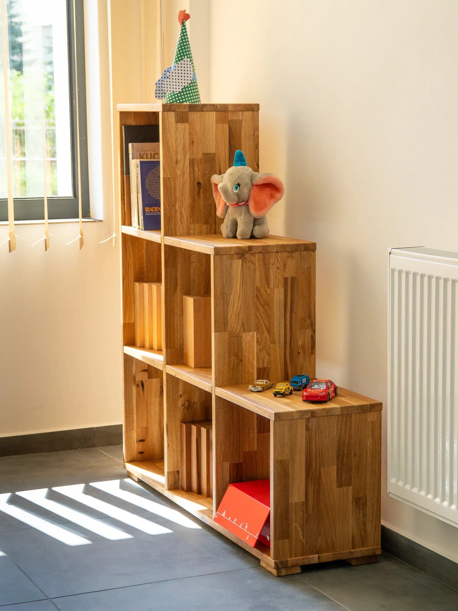 Kaskáda Cabinet — 3