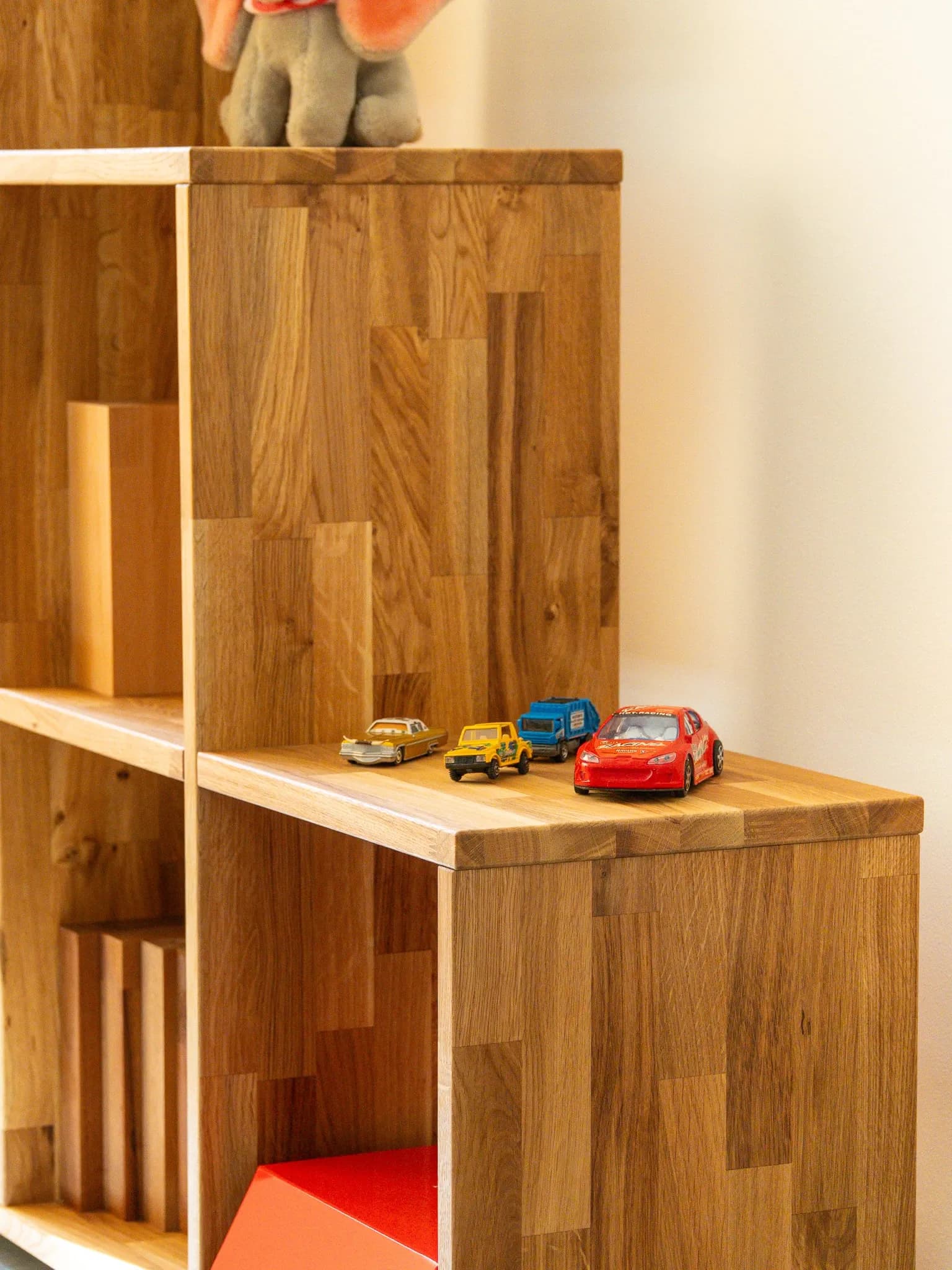 Kaskáda Cabinet — 4